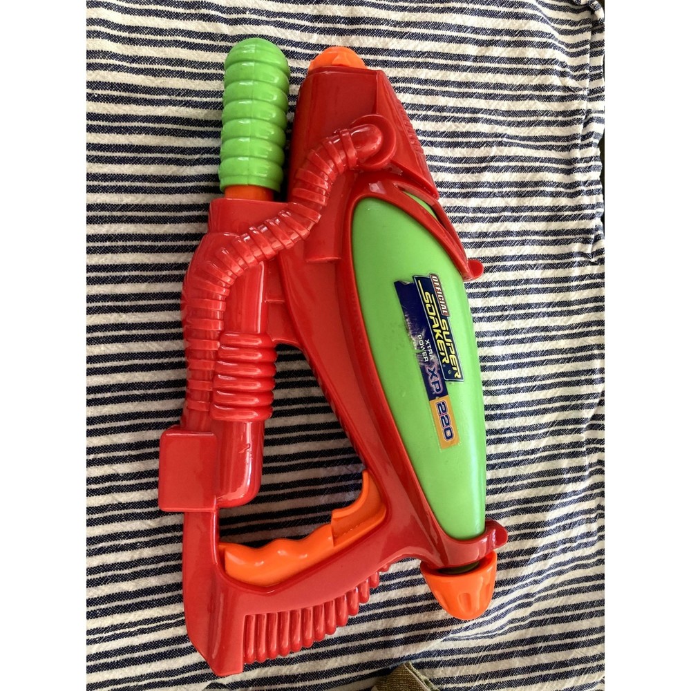 Official Super Soaker XTRA Power XP 220 Red and Green Y2K.  Tested works!